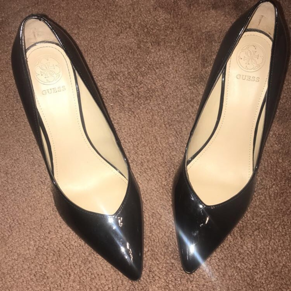 Excellent condition Guess heels. Size 8.5